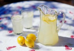 老中医解答：柠檬水能美白减肥抗癌吗？
